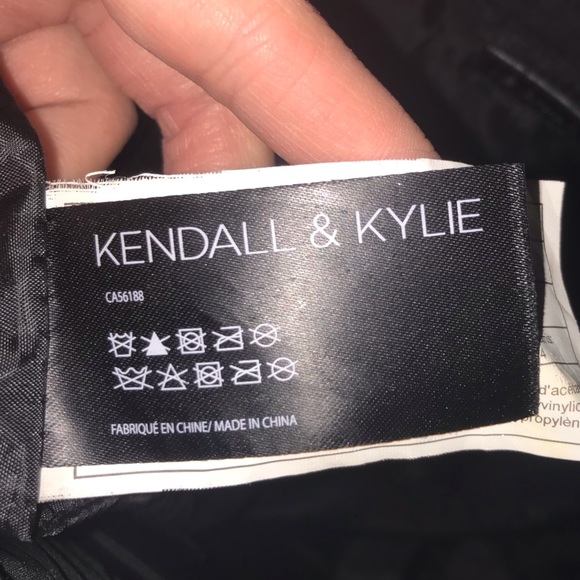 Kendal & Kylie Tote Bag - Picture 5 of 6